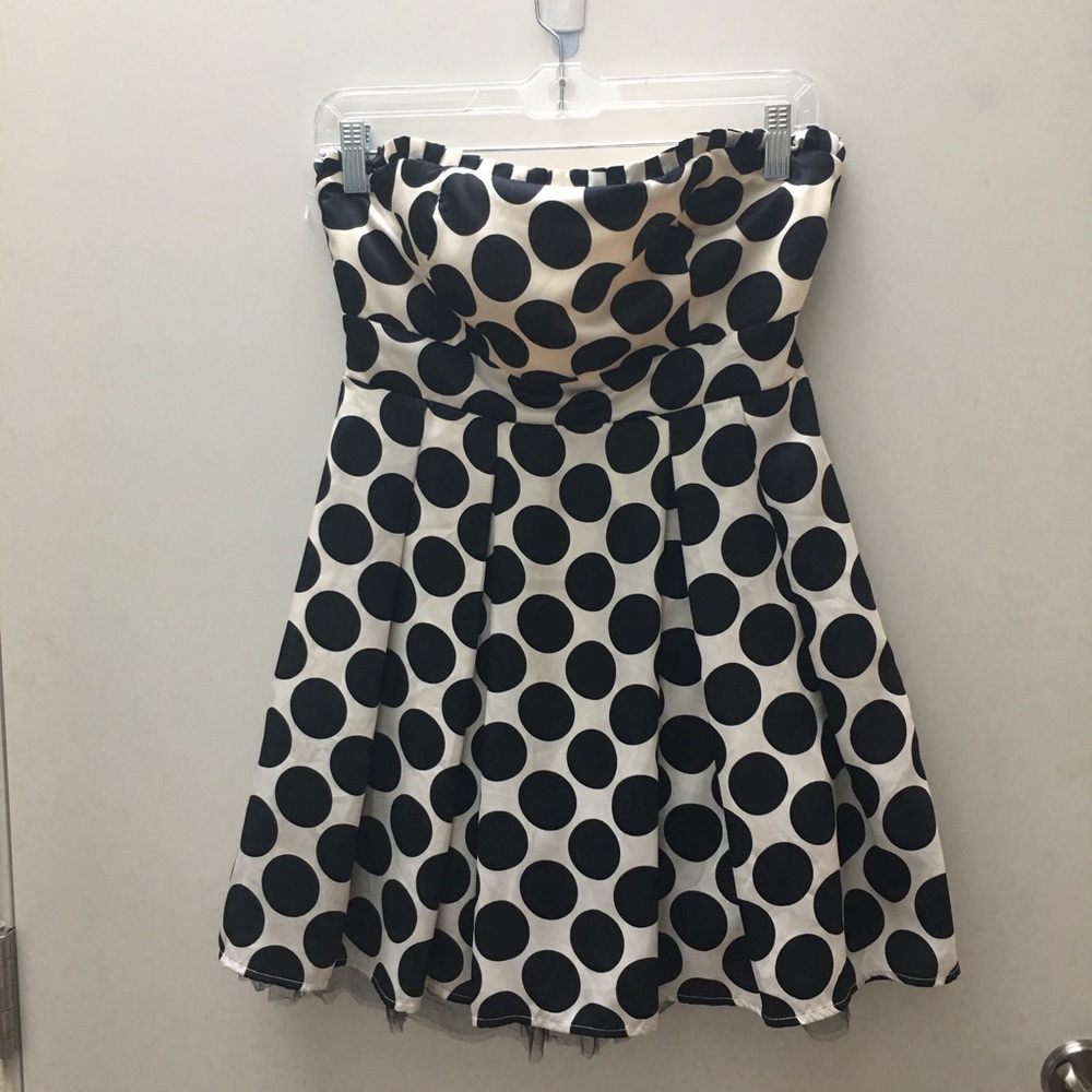 Dresses - Picture 4 of 5